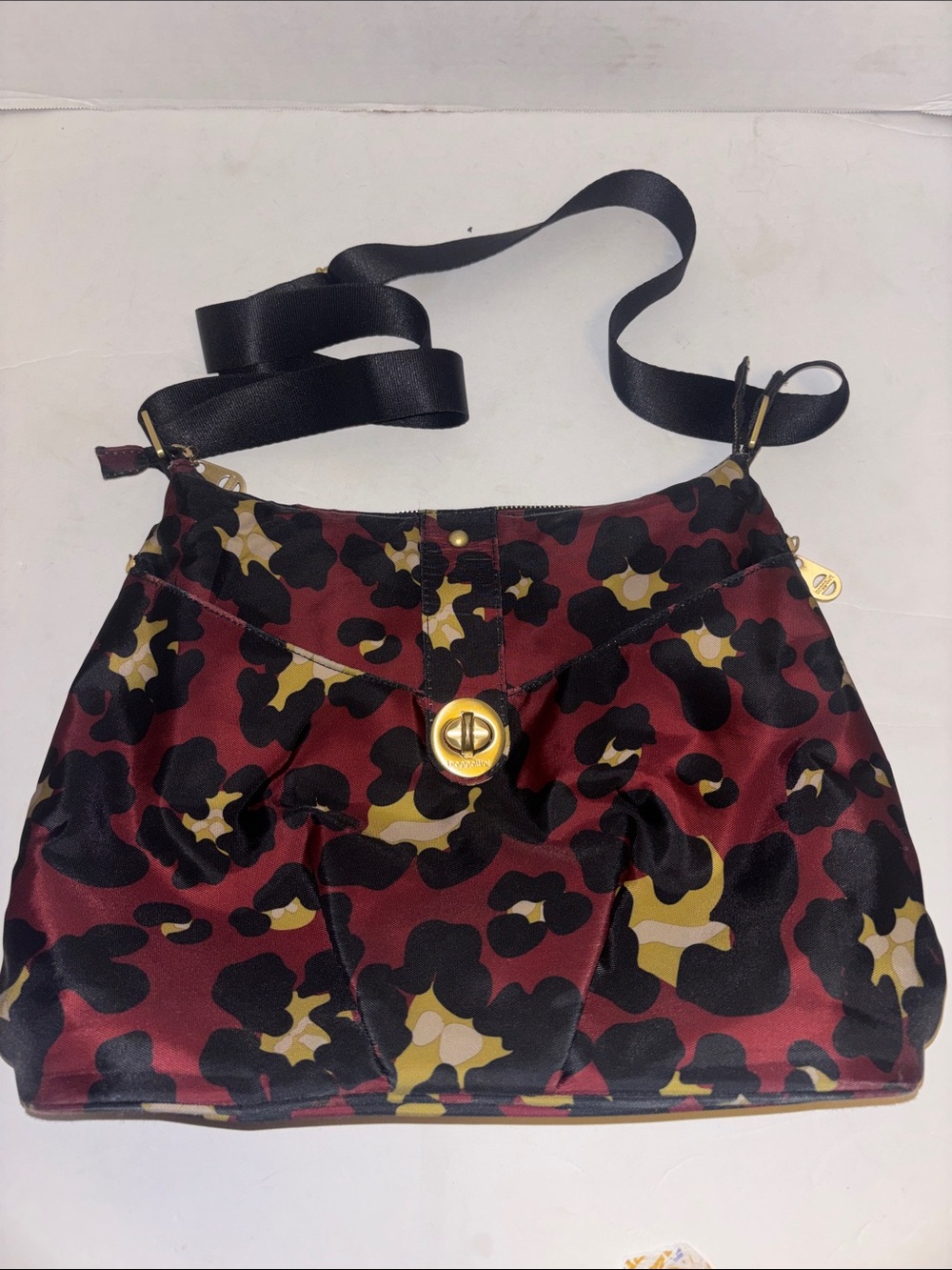 BAGGALLINI BRAND NYLON BAG MAROON BLACK TAN CAMOUFLAGE PATTERN GOLD HARDWARE - Picture 2 of 15
